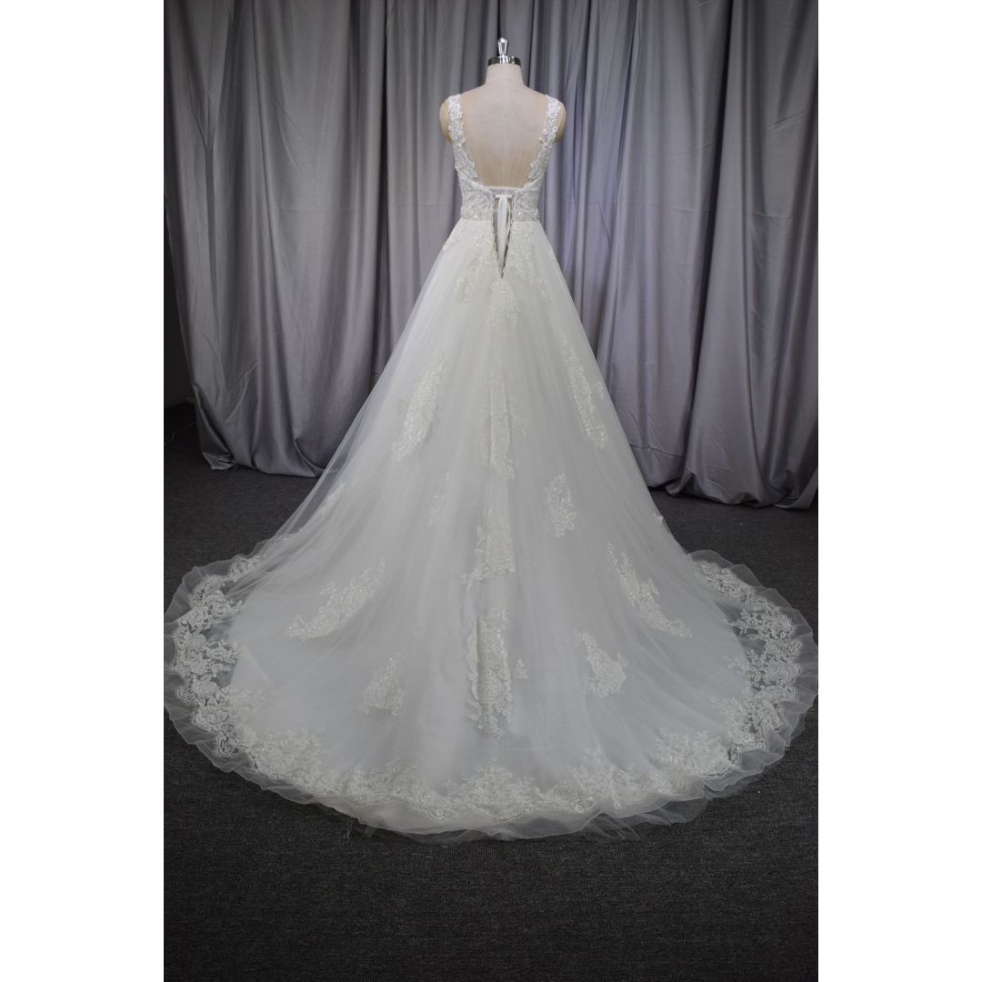 New arrival wedding dress with sweep train zipper back