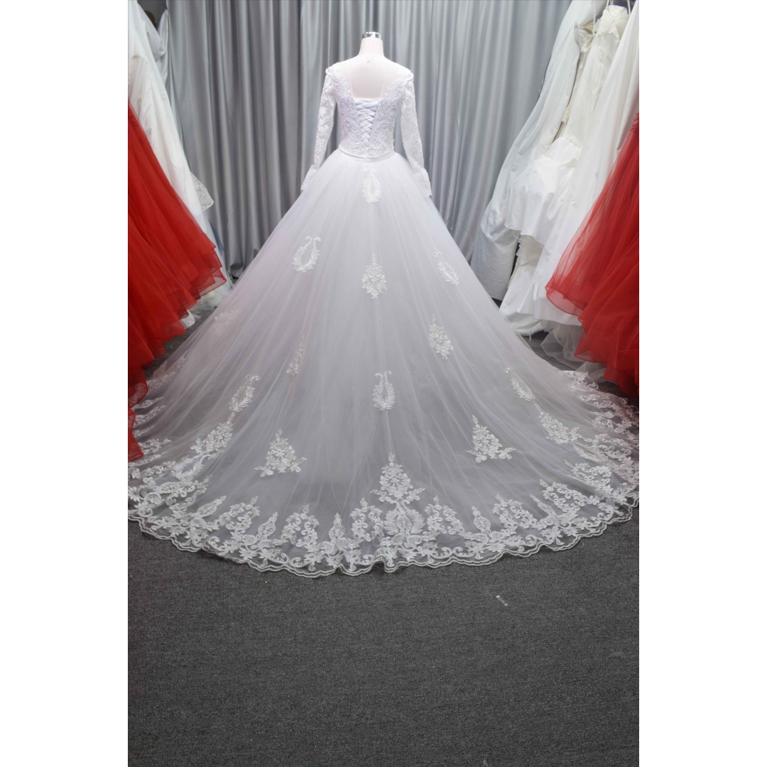 Long sleeves mermaid bridal gown lace with beading wedding dress with a detachable train