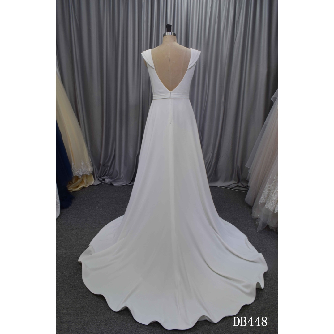 Crepe wedding dress wish a detachable cape