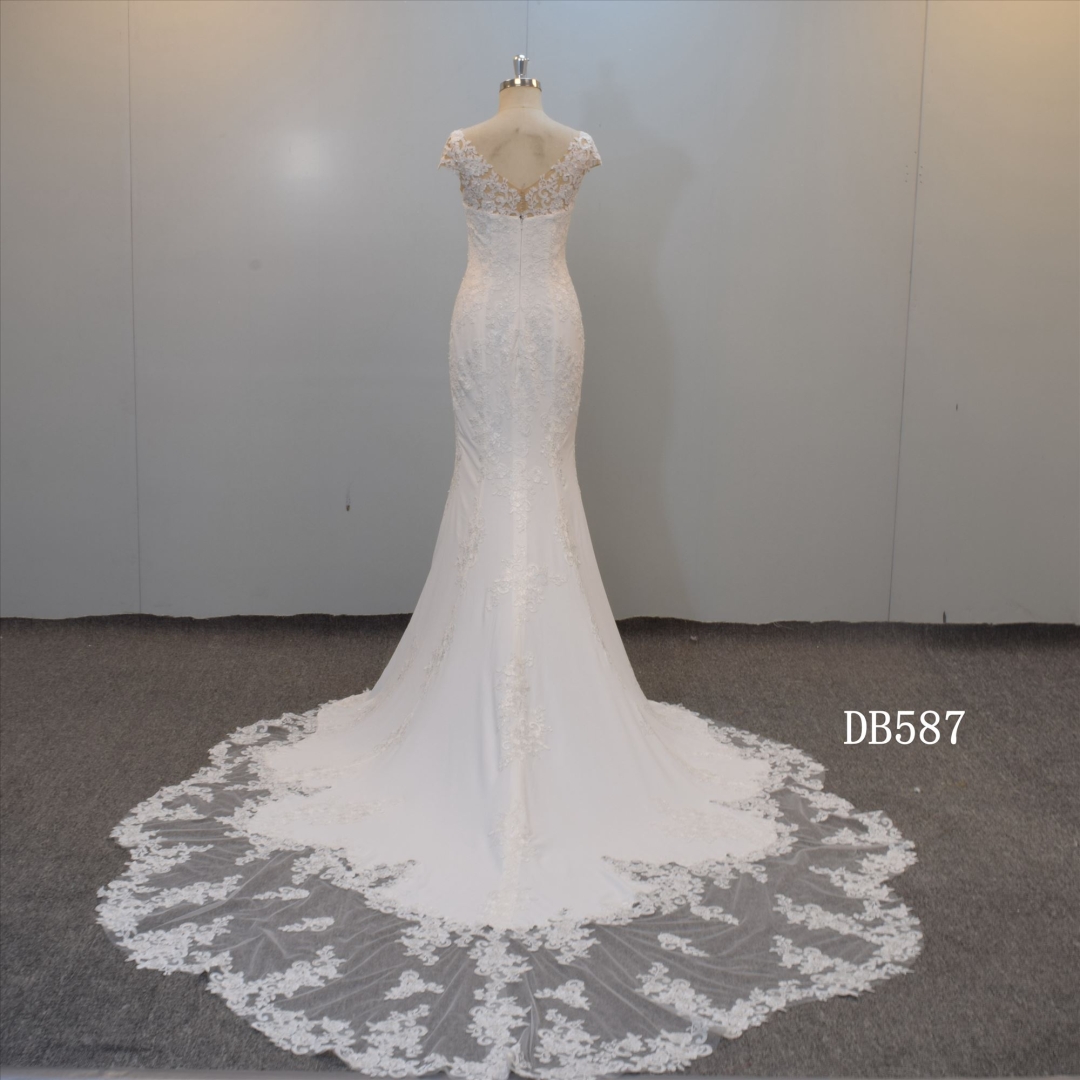 V Neckline Mermaid Bridal Gown Lace Applique Wedding Dress