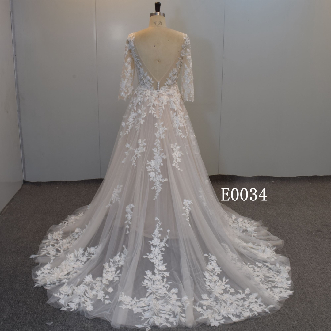 Guangzhou Factory Gorgeous A Line Wedding Dress Lace Long Sleeves Bridal Dress Wedding Dress
