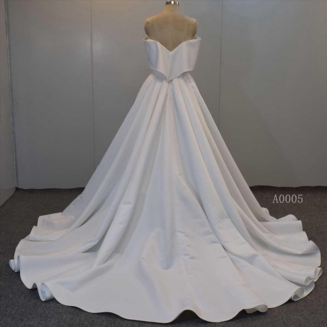 Satin Bridal Gown Ball Gown Straight Neckline Wedding Dress in Wholesale Price