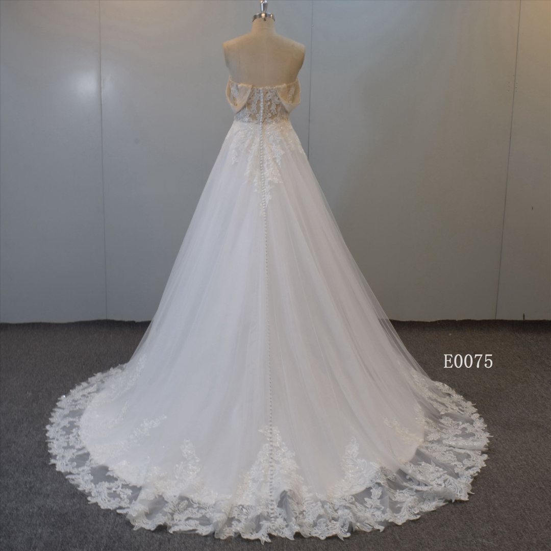 Off Shoulder  Sweetheart Neckline Wedding Gown Applique Bridal Gown