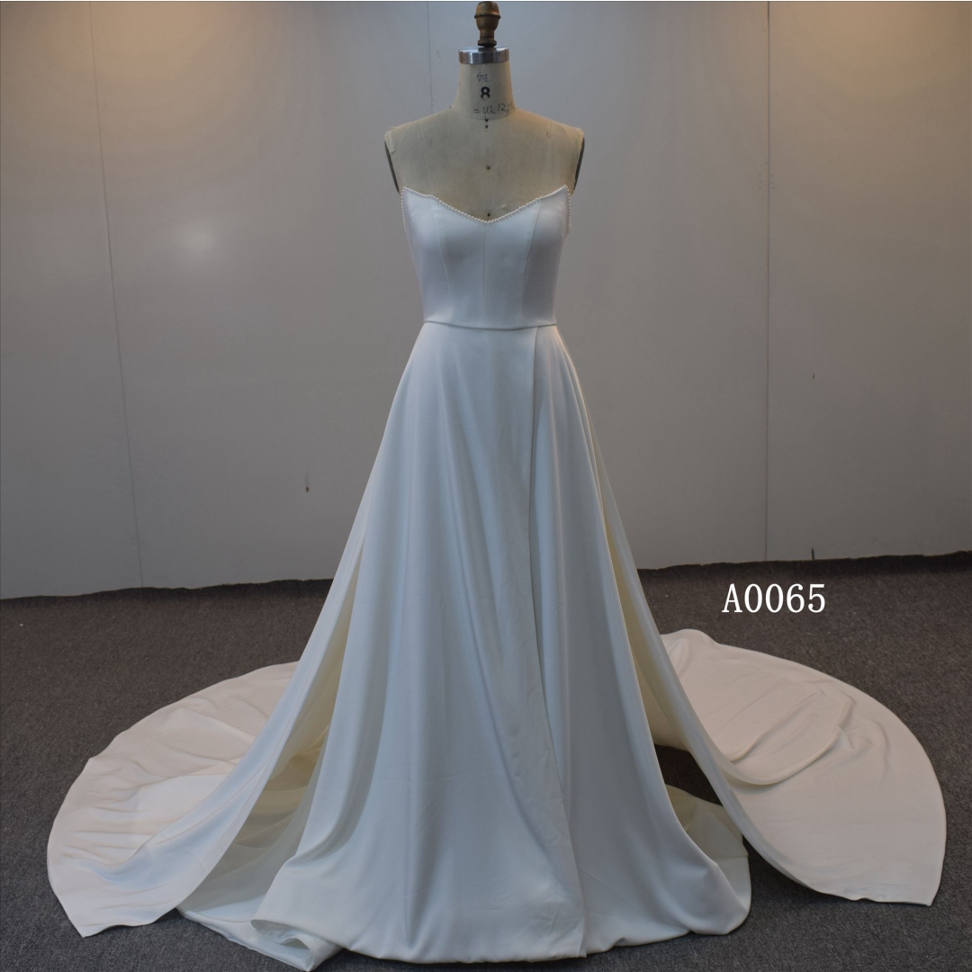 2022 No Sleeveless Satin Bridal Dress With Ruffle Train Wedding Dress For Women