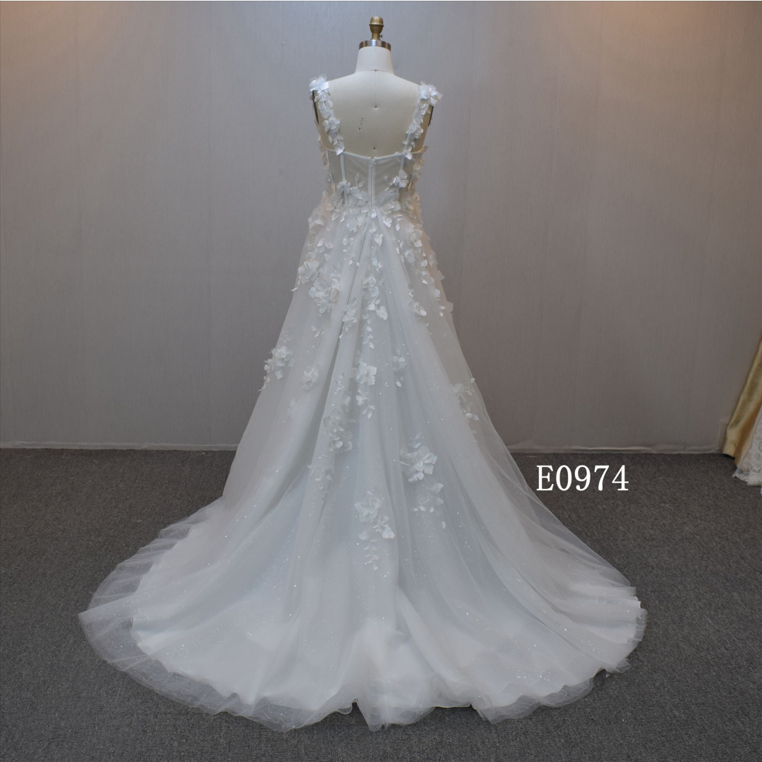 Lastest design A-line bridal dress guangzhou factory made elegant Lace bridal dress