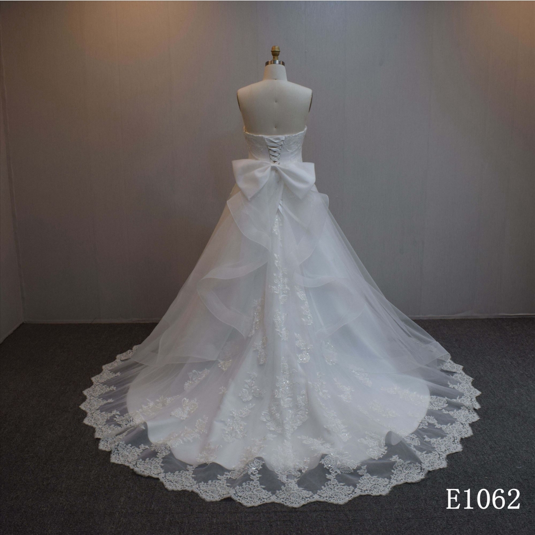 Lastest design A-line bridal dress guangzhou factory made elegant Lace bridal dress