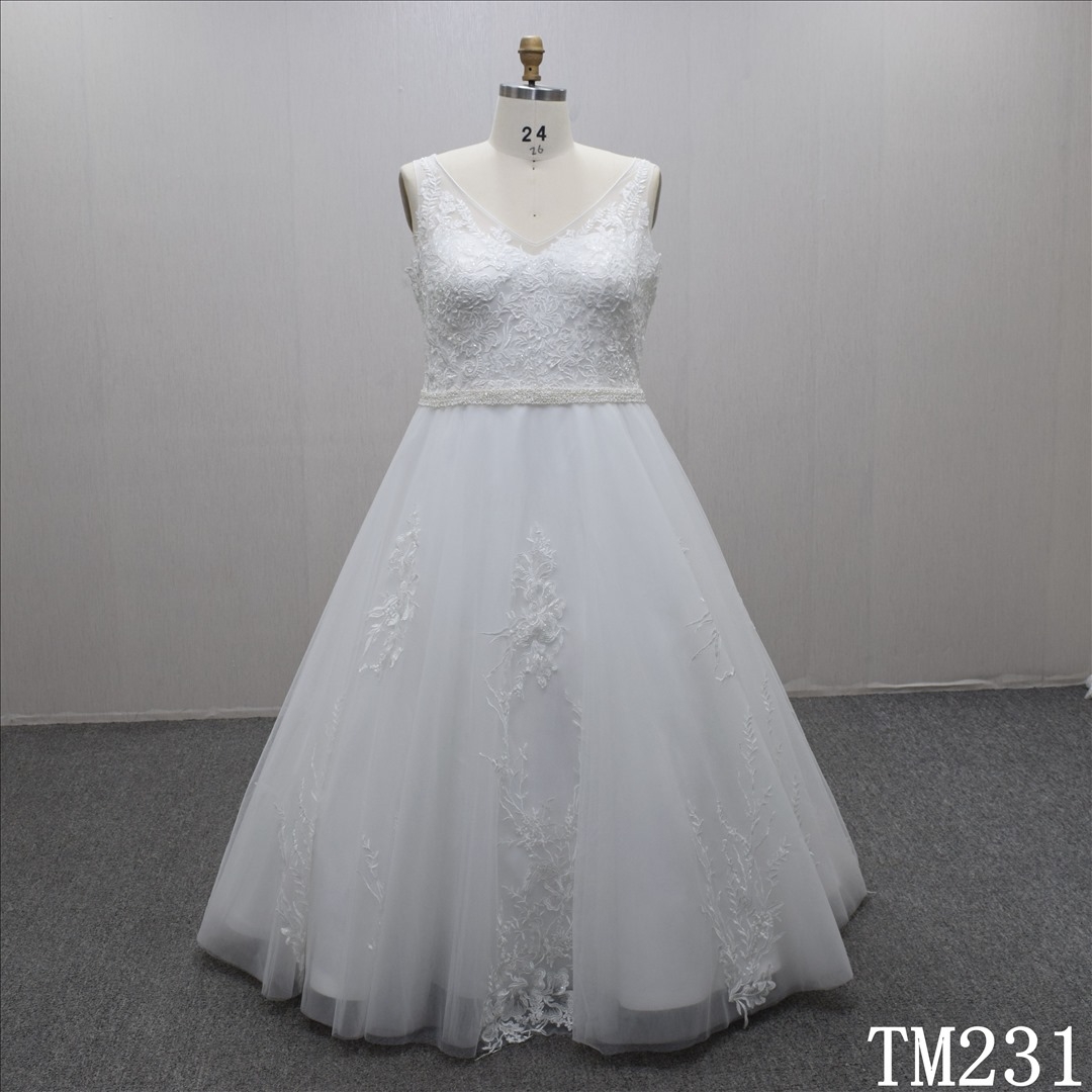 Best Quality Elegant A-linev-neck  lace appliqued bridal dress for women