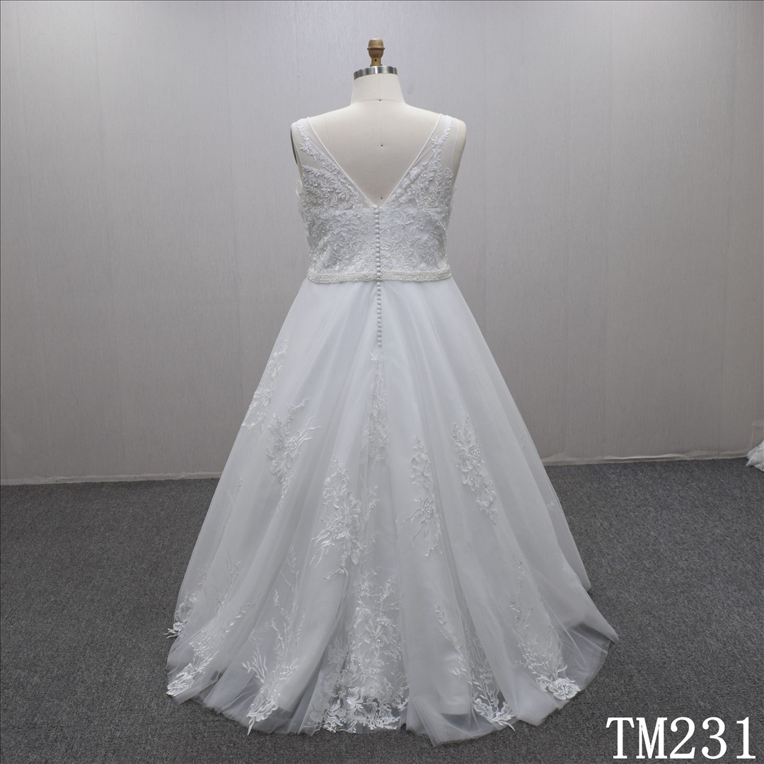 Best Quality Elegant A-linev-neck  lace appliqued bridal dress for women
