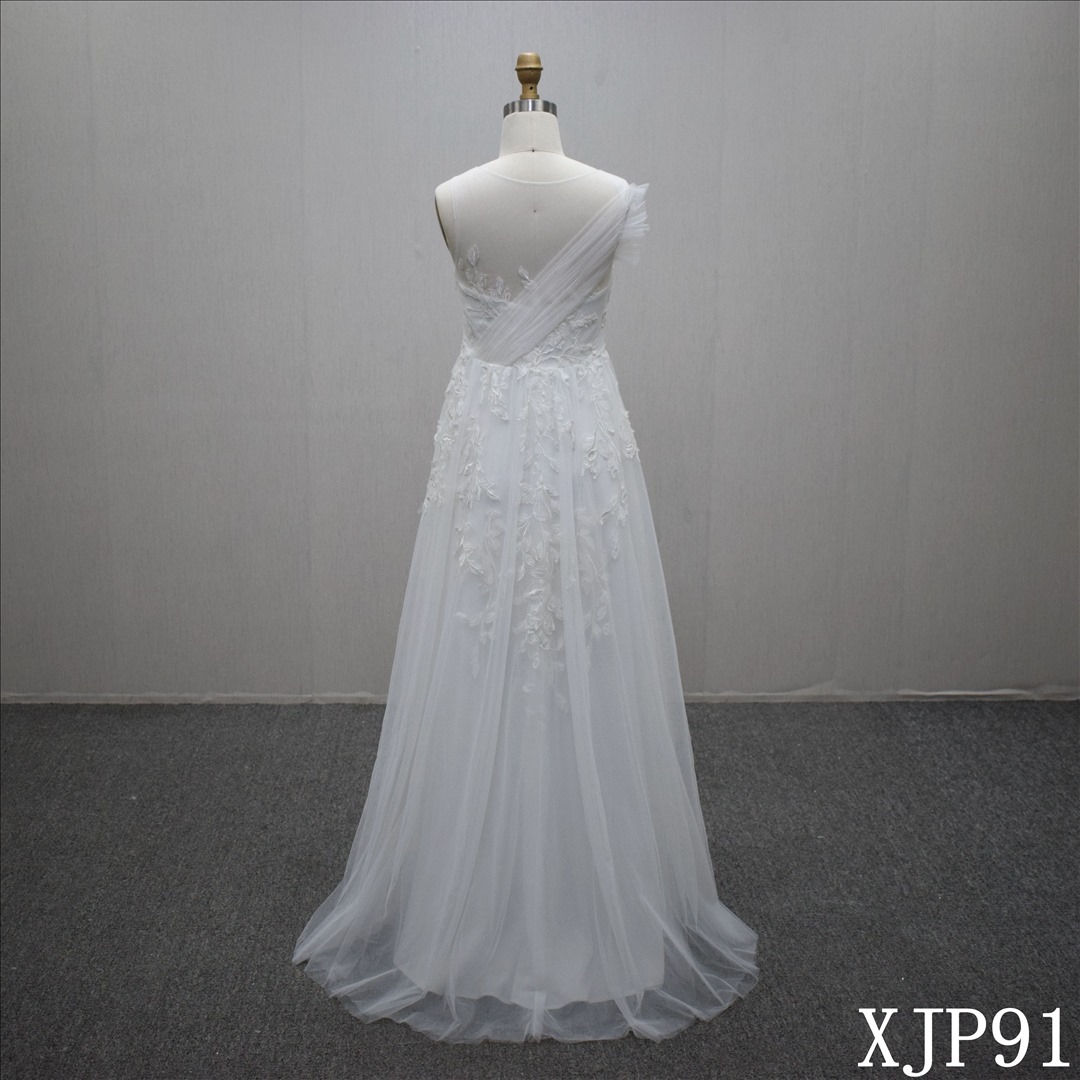 Charming summer  A-line scoop lace appliqued  bridal dress for women