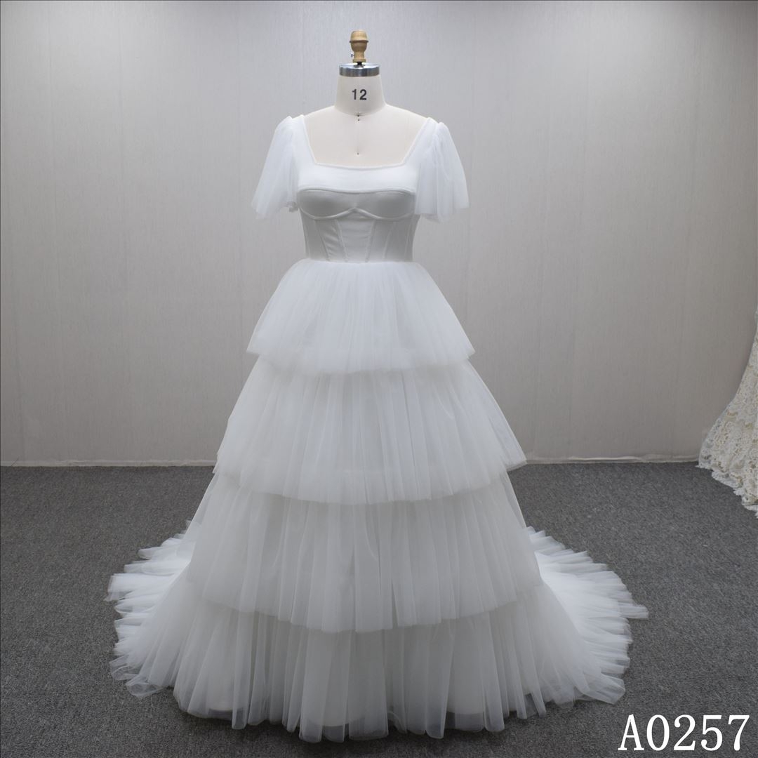 2023 new design lovely Ballgown square neck tulle wedding dress