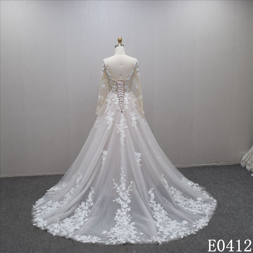 Lastest Design Decent summer  A-line square  lace appliqued  bridal dress for women
