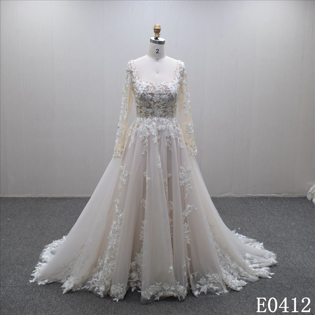 Lastest Design Decent summer  A-line square  lace appliqued  bridal dress for women