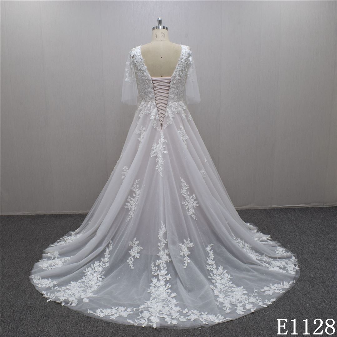 Lastest Design elegant  summer  Blush A-line V -neck lace appliqued  bridal dress