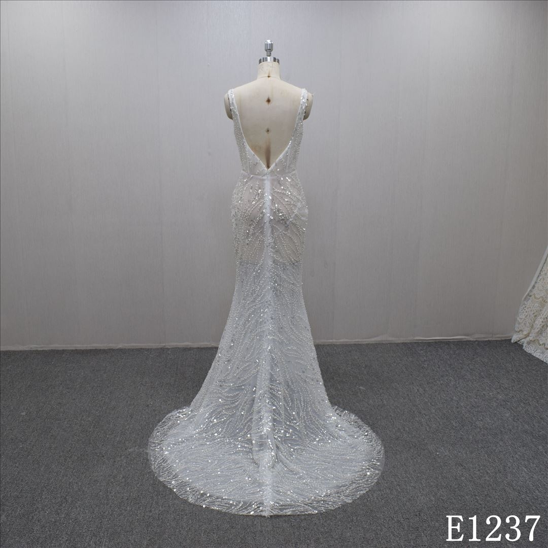 2023 Trendy  Mermaid plunging V-neck  beaded tulle sparkle wedding dress