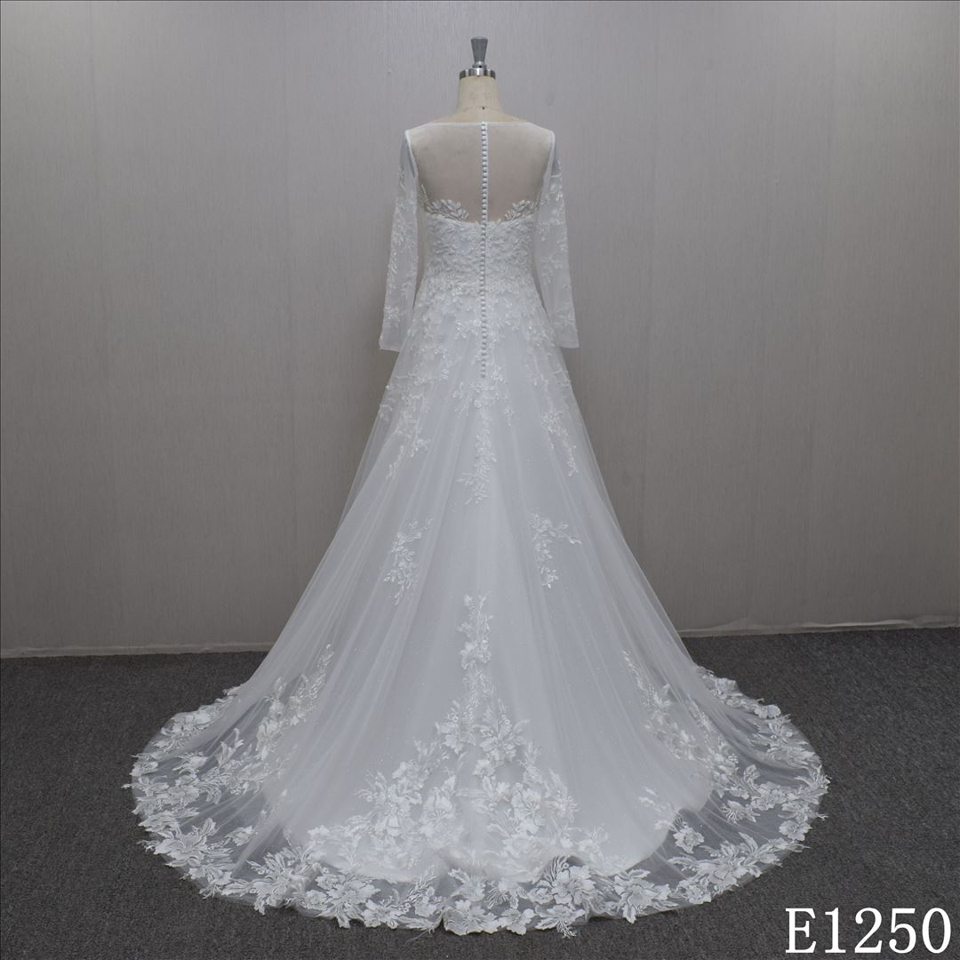 2023 New design Honorable   A-line V- neck lace appliqued Real Photo  bridal dress