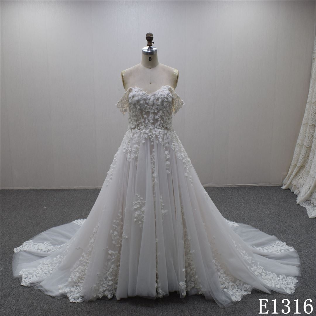 Summer Romantic  A-line sweetheart lace appliqued  bridal dress