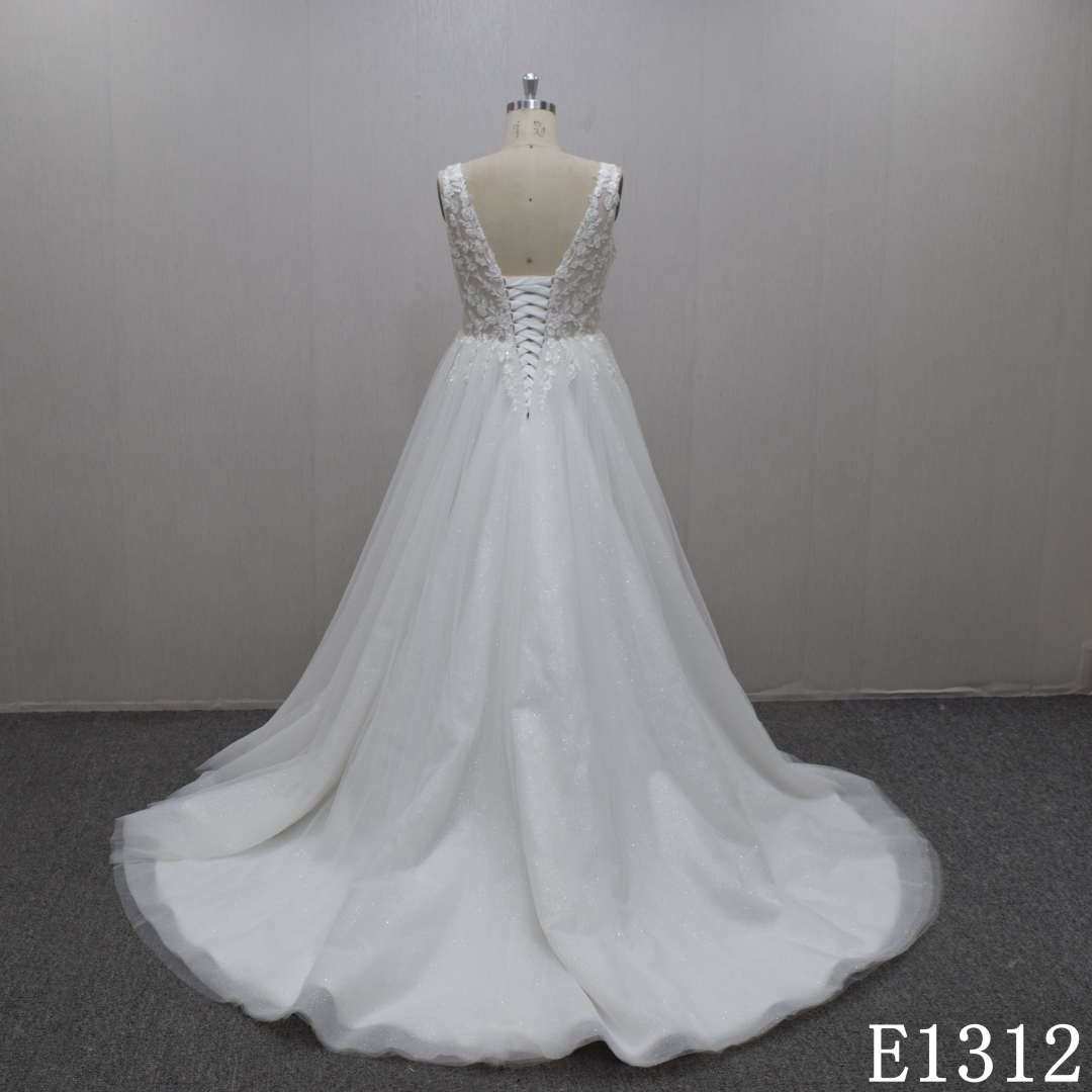 Good Quality  Backless Lace Appliqued Sequins  Wedding Dress Guang Zhou Made