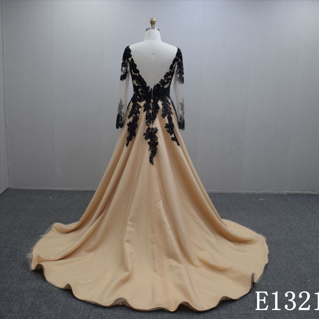 Special Design Long Sleeves Lace Flower Tulle Hand Made Ball Gown Bridal Dress