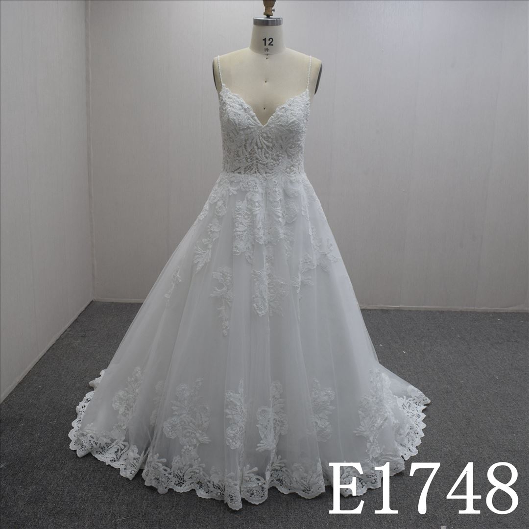 Simple V-Neck Lace Flower Hand Made wedding Dress