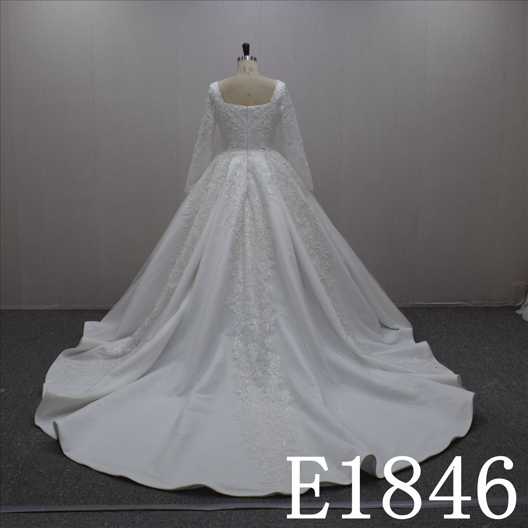 Special Design Long Sleeves With Lace flower Hand Made wedding Dress