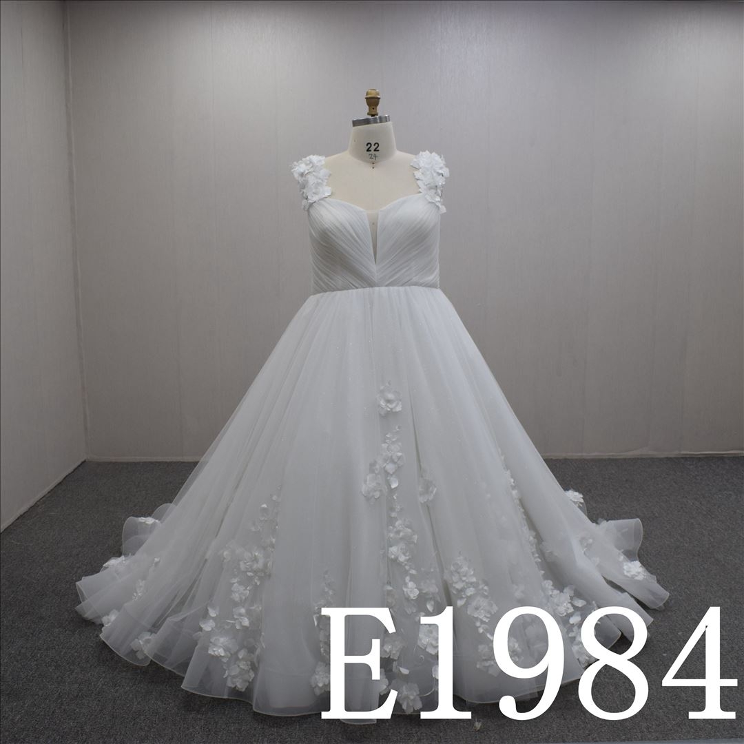 Special Long Sleeves and V-neck Lace Flower  Hand Made Bridal Dress