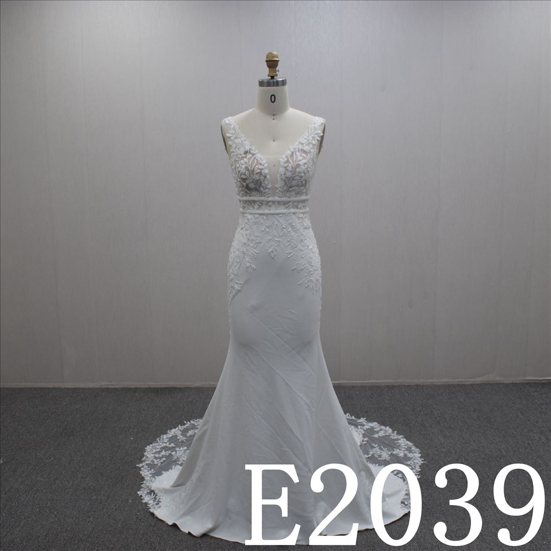 Special Design V-neck and backless With Lace flower Hand Made wedding Dress