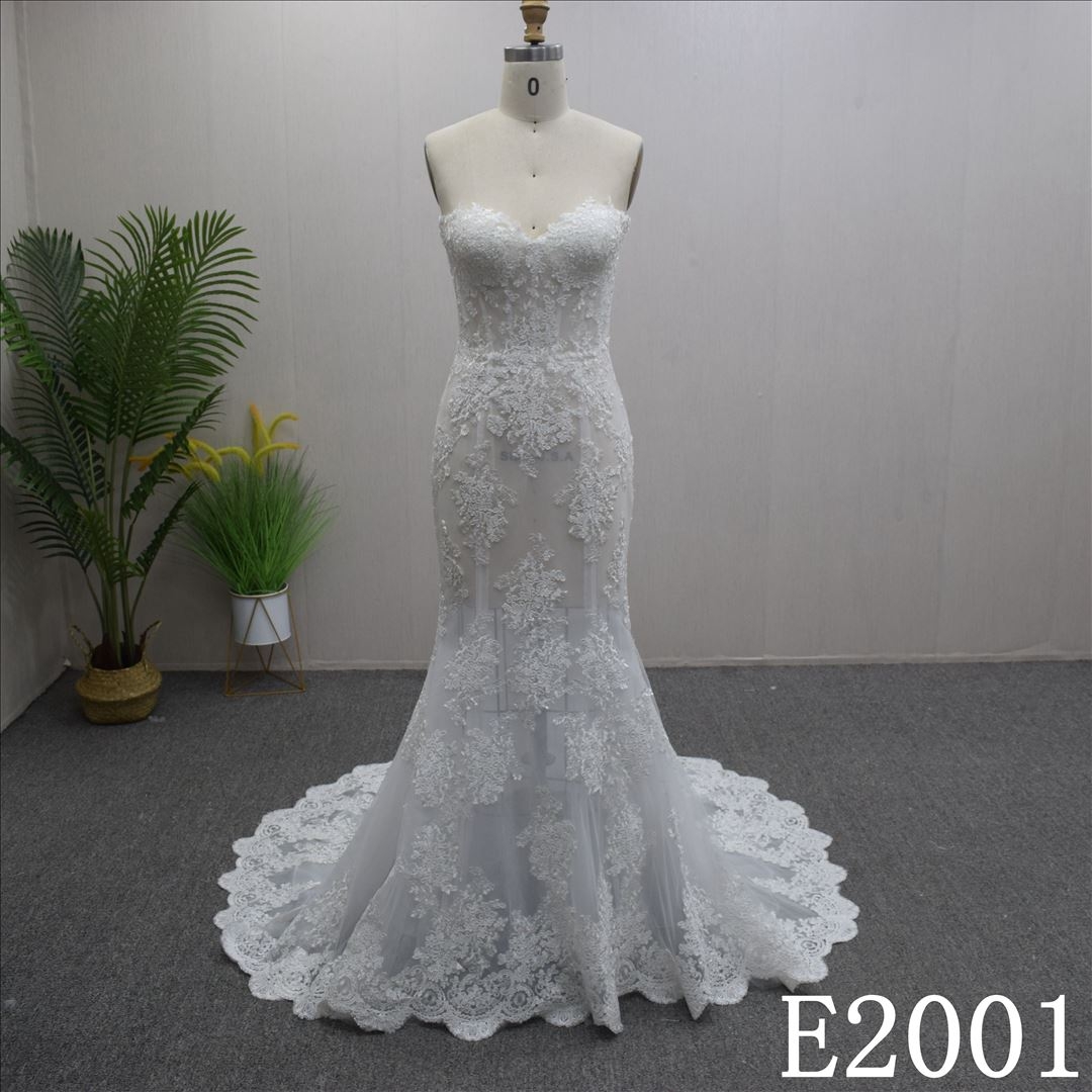 Two-piece wedding dress for the bride with hand made