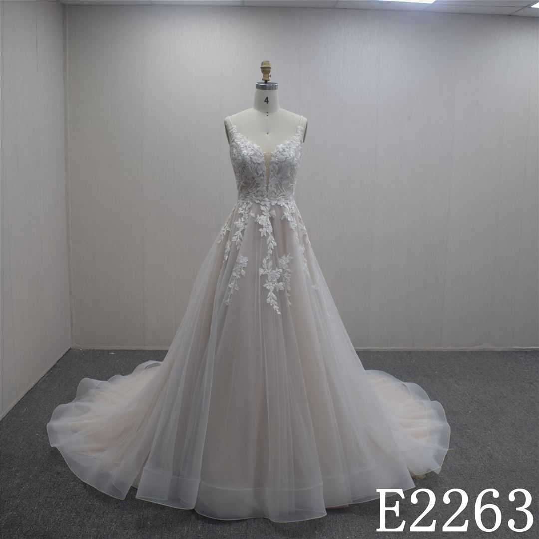 High Quality Elegant and simple Sleeveless  Wedding Dress