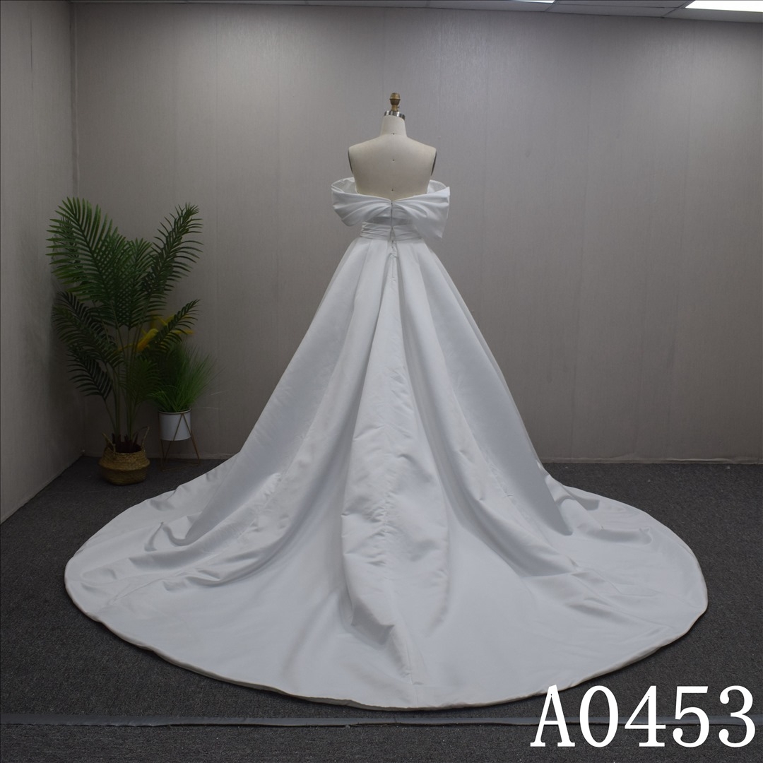 High Quality Elegant and simple Sleeveless  Wedding Dress