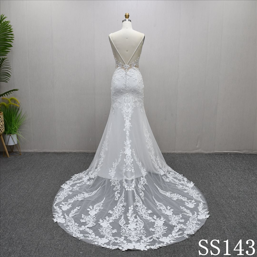 2025 V-neckline Applique Sheath Mermaid Elegant High Quality Wedding Dress