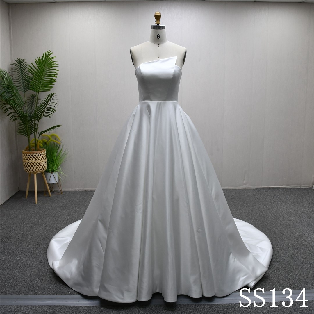 2025 New Design High Waist Plain Pleat Elegant Gentle Long Train Wedding Dress