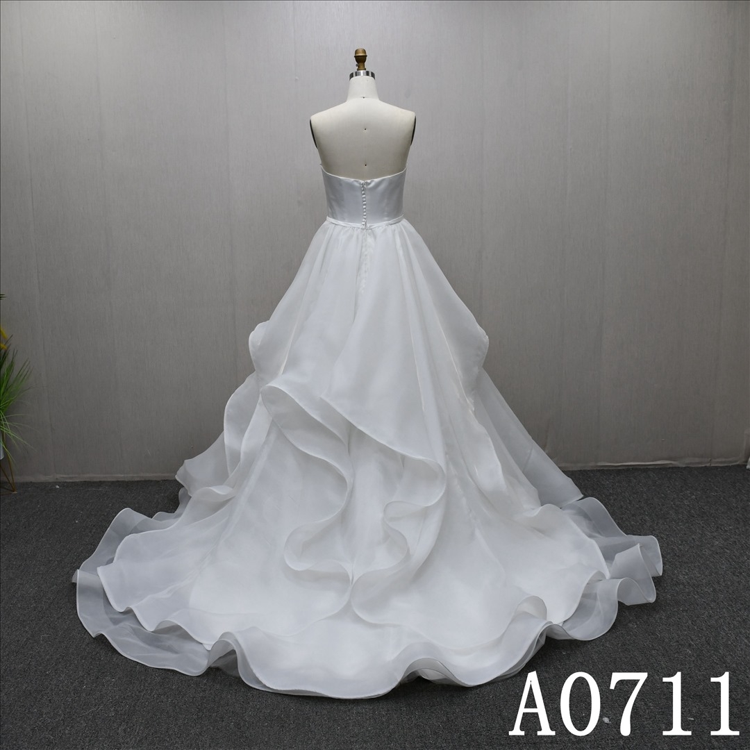 2025 Elegant Plain Princess A-line Satin Long Train Wave Cake Gentle Ball Gown