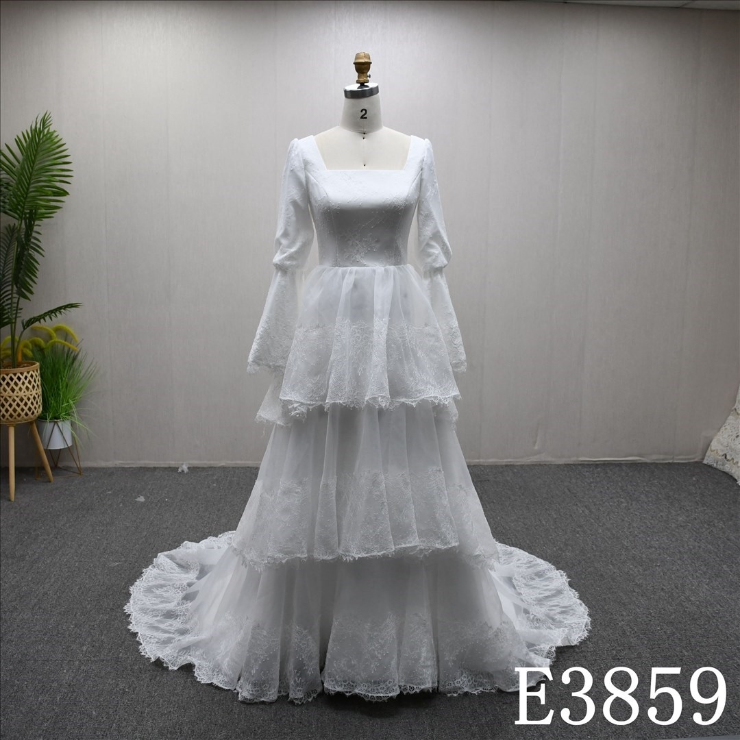 Back Zipper and button Quality Hot Sale A-line Gentle and Beautiful Bridal Dress