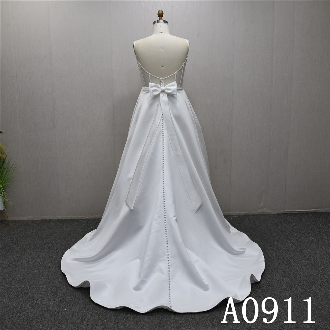 Hot selling strappy V-neck A-line skirt with small bow white wedding dress