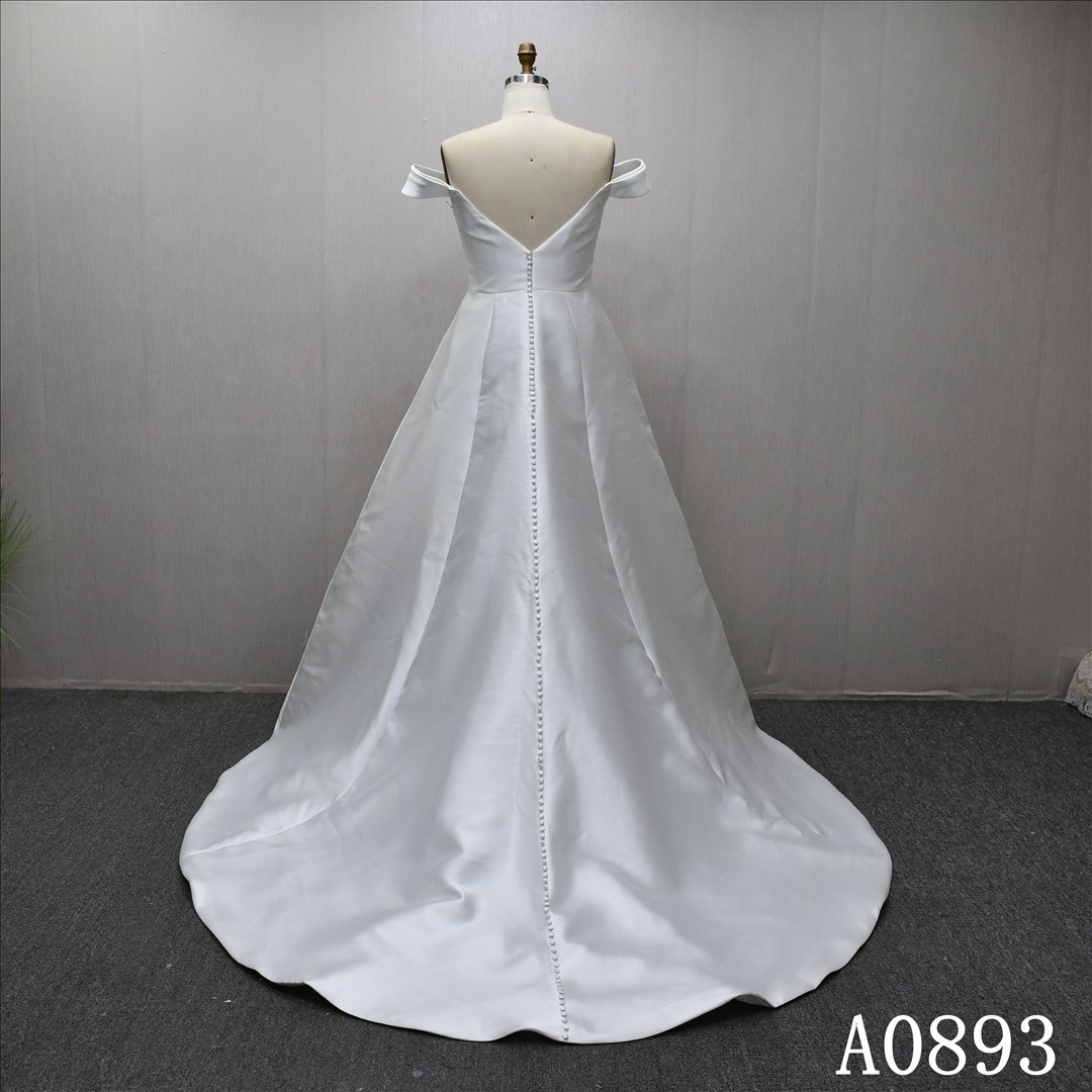 2025 Unique design ivory elegant A-line dress with off-shoulder sleeves, high quality