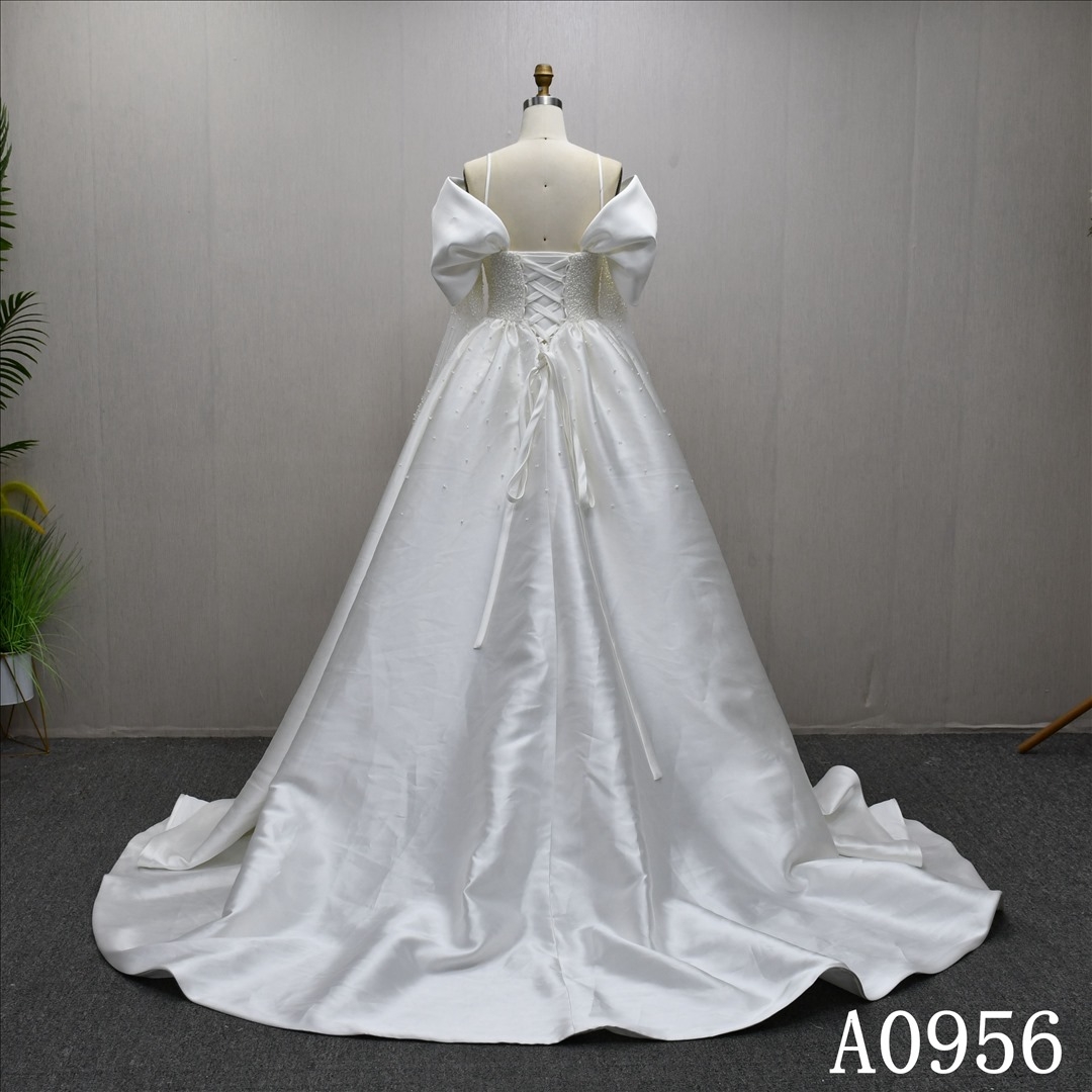 Luxurious design with pearl-embellished off-sleeve A-line wedding dress