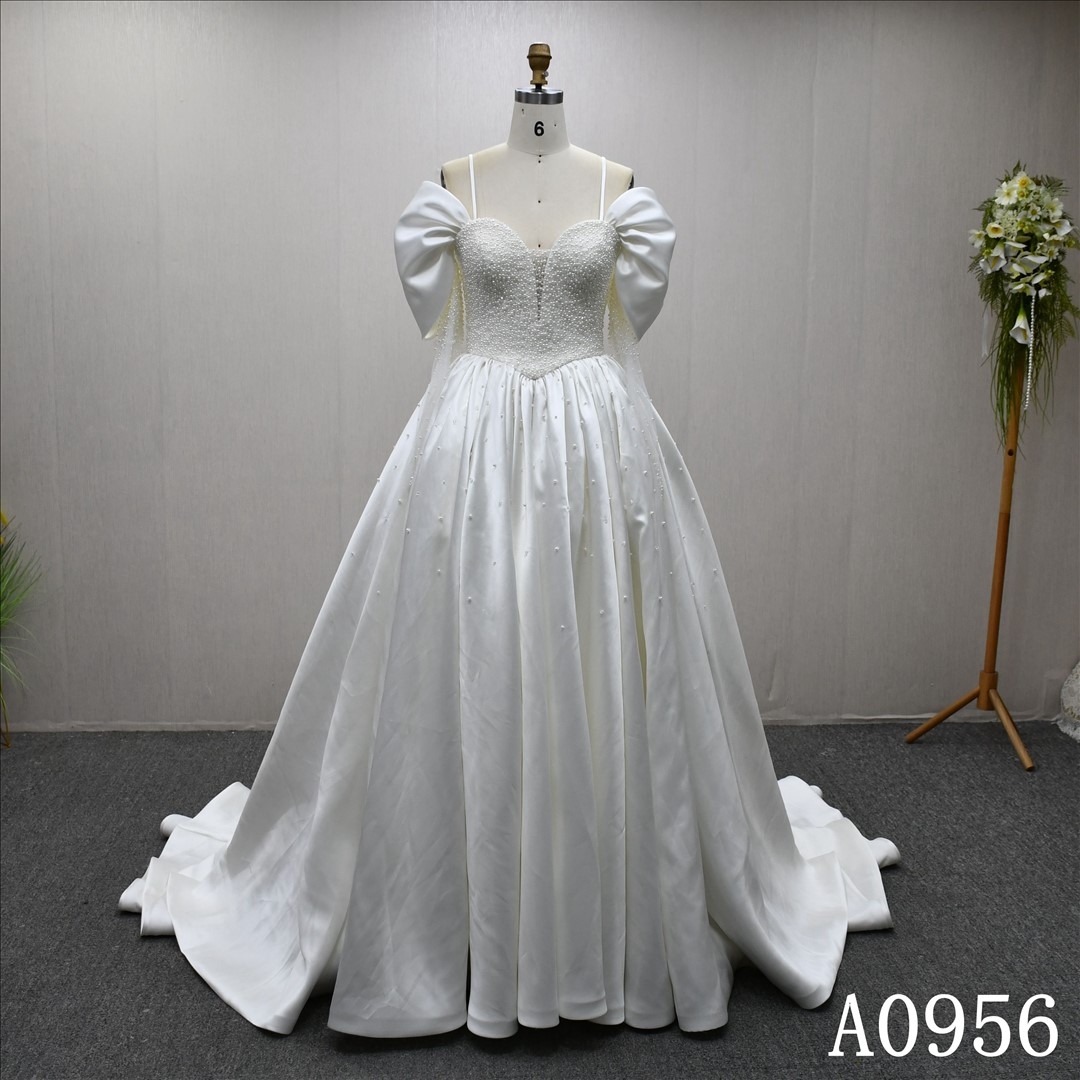 Luxurious design with pearl-embellished off-sleeve A-line wedding dress