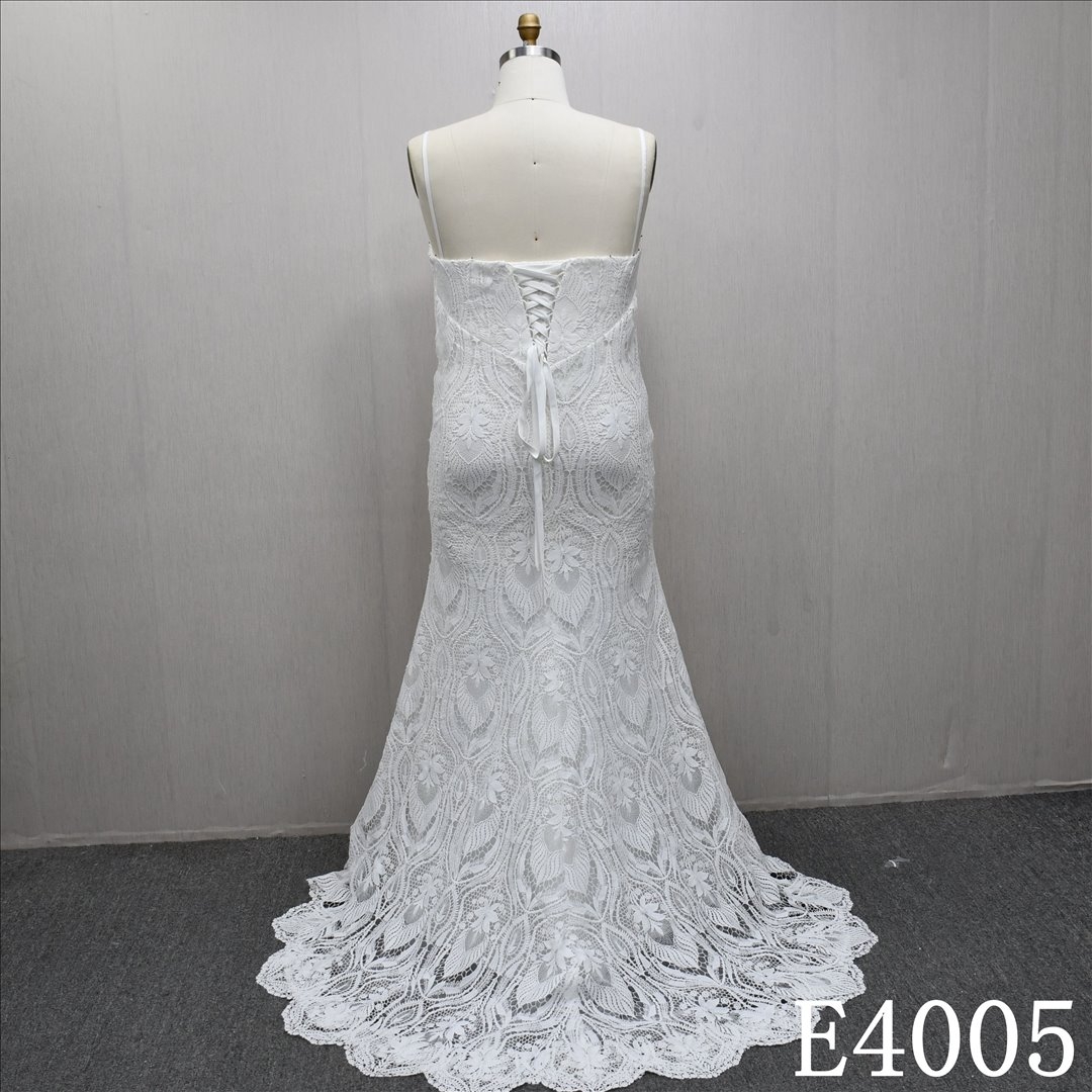 Detachable train, mermaid plus-size wedding dress, full-body lace embellishment