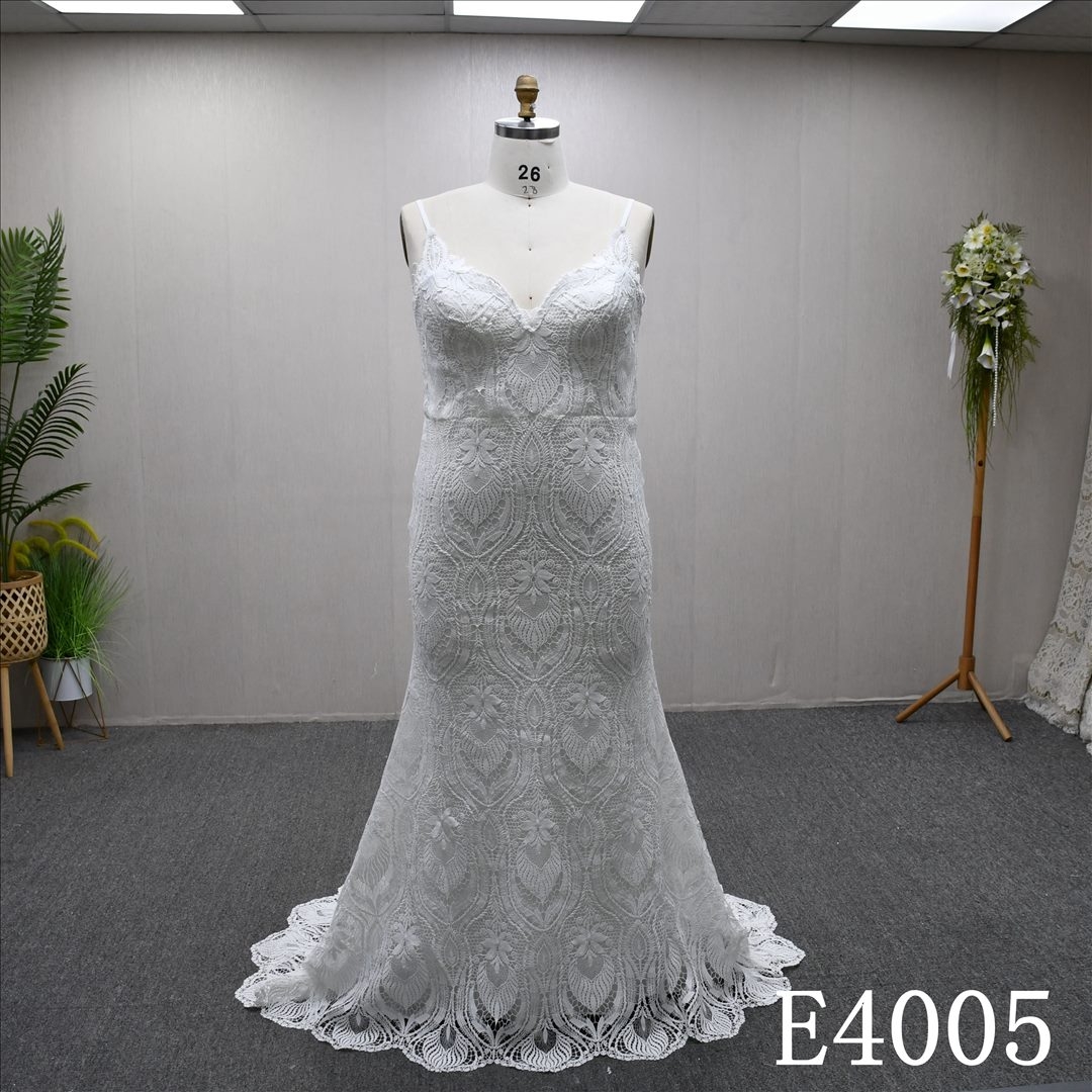 Detachable train, mermaid plus-size wedding dress, full-body lace embellishment