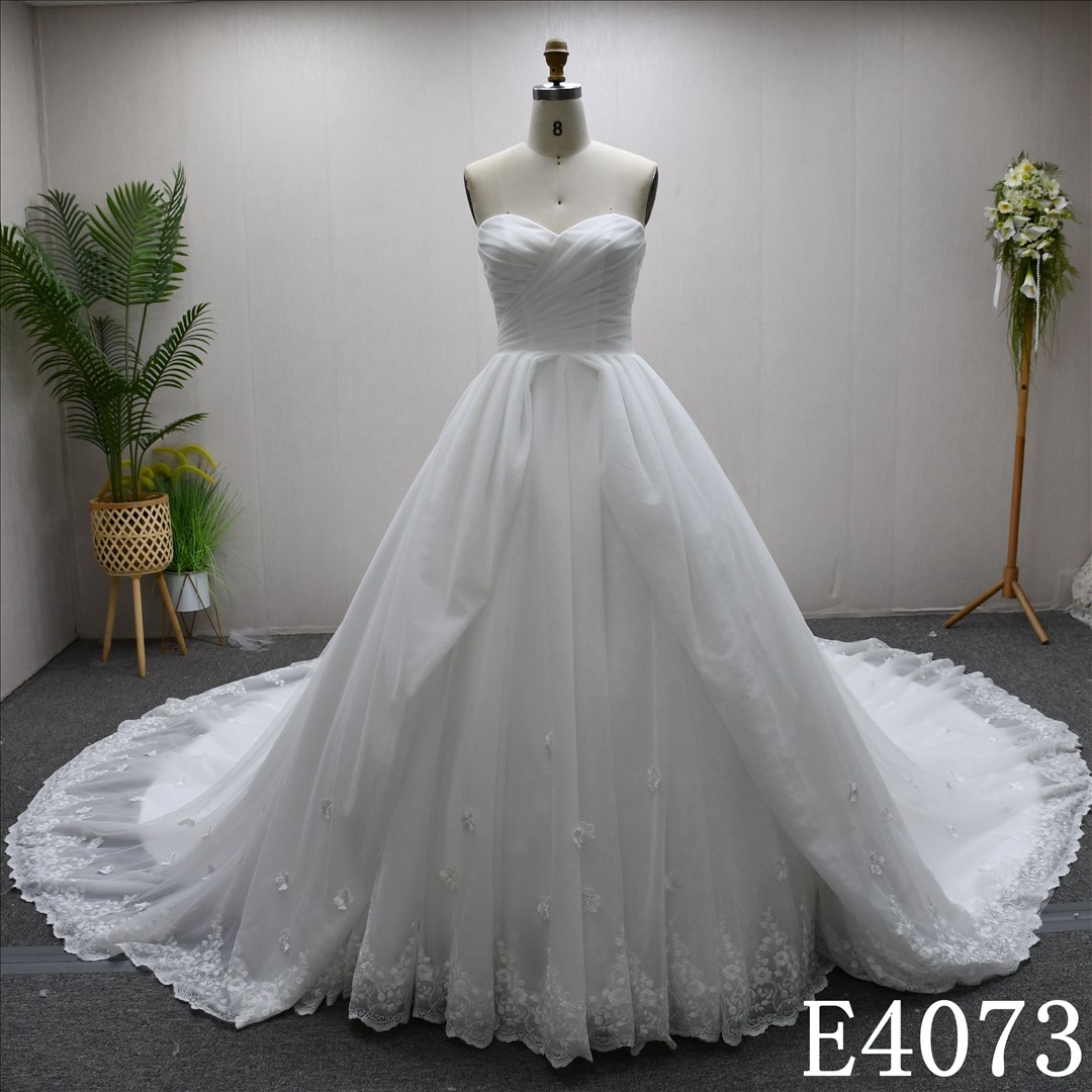 Hot-selling A-line dress, luxurious design, lace, long train wedding dress/evening gown