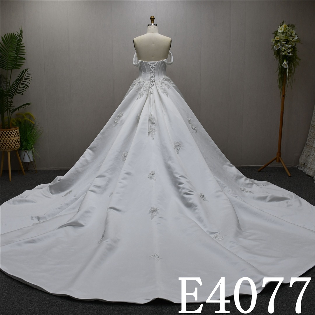 2025 New Style Luxurious Sweetheart Neckline Lace and Pearl Wedding Dress