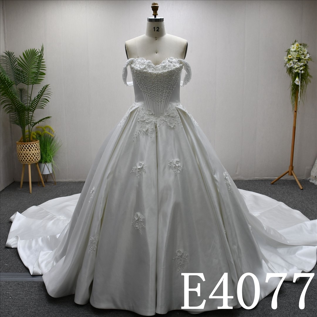2025 New Style Luxurious Sweetheart Neckline Lace and Pearl Wedding Dress