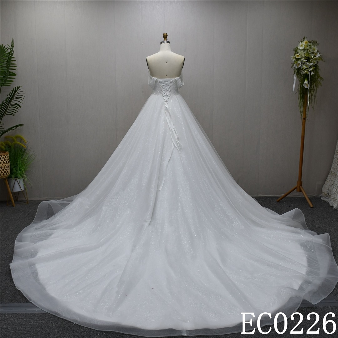 Hot-selling A-line dress, luxurious design, lace and beading, long train wedding dress/evening gown