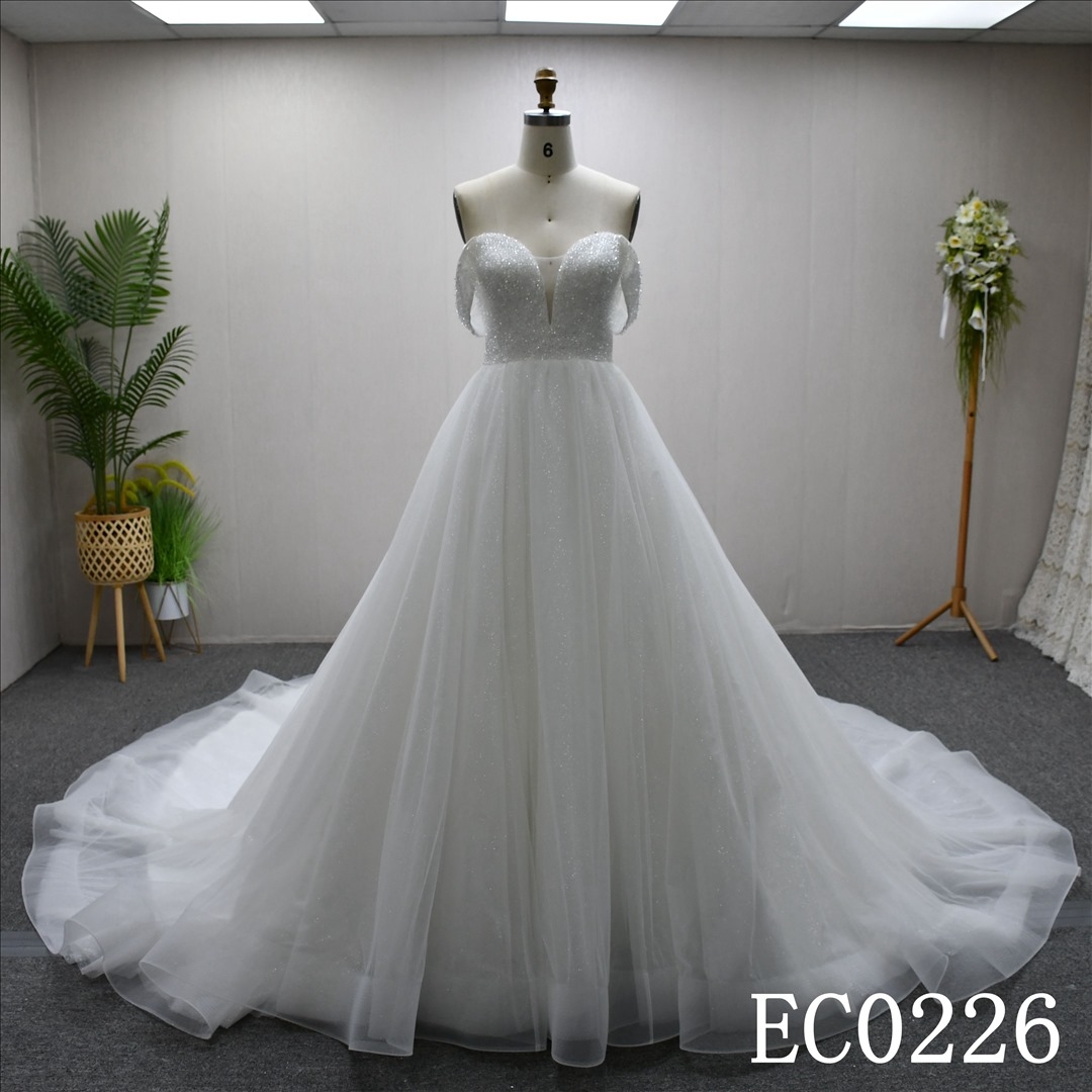 Hot-selling A-line dress, luxurious design, lace and beading, long train wedding dress/evening gown