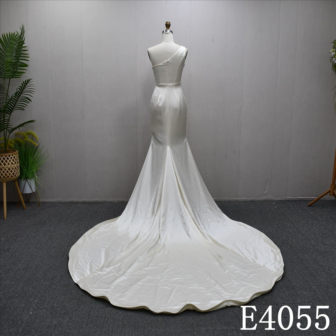 Bestselling Mermaid, simple design, soft and comfortable, back zipper design  wedding dress.