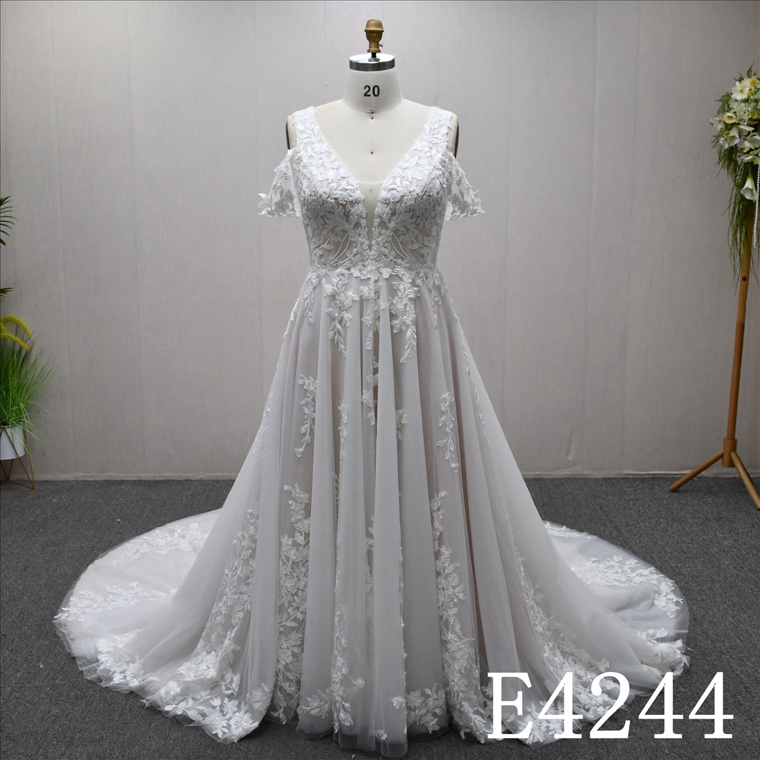 This new V-neckline A-line lace wedding dress features a simple yet unique design.