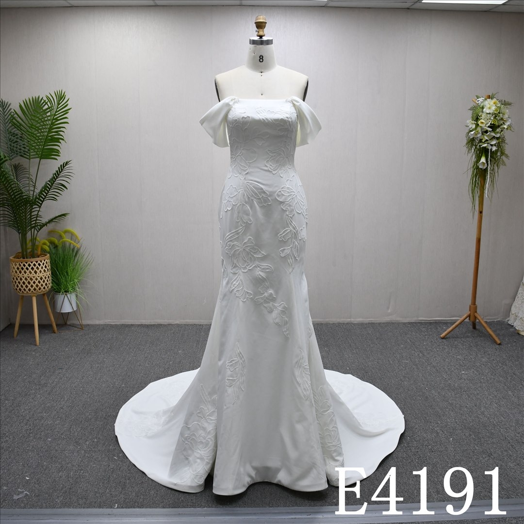 This new Straight neckline Mermaid lace with detachable A-line skirt and detachable top