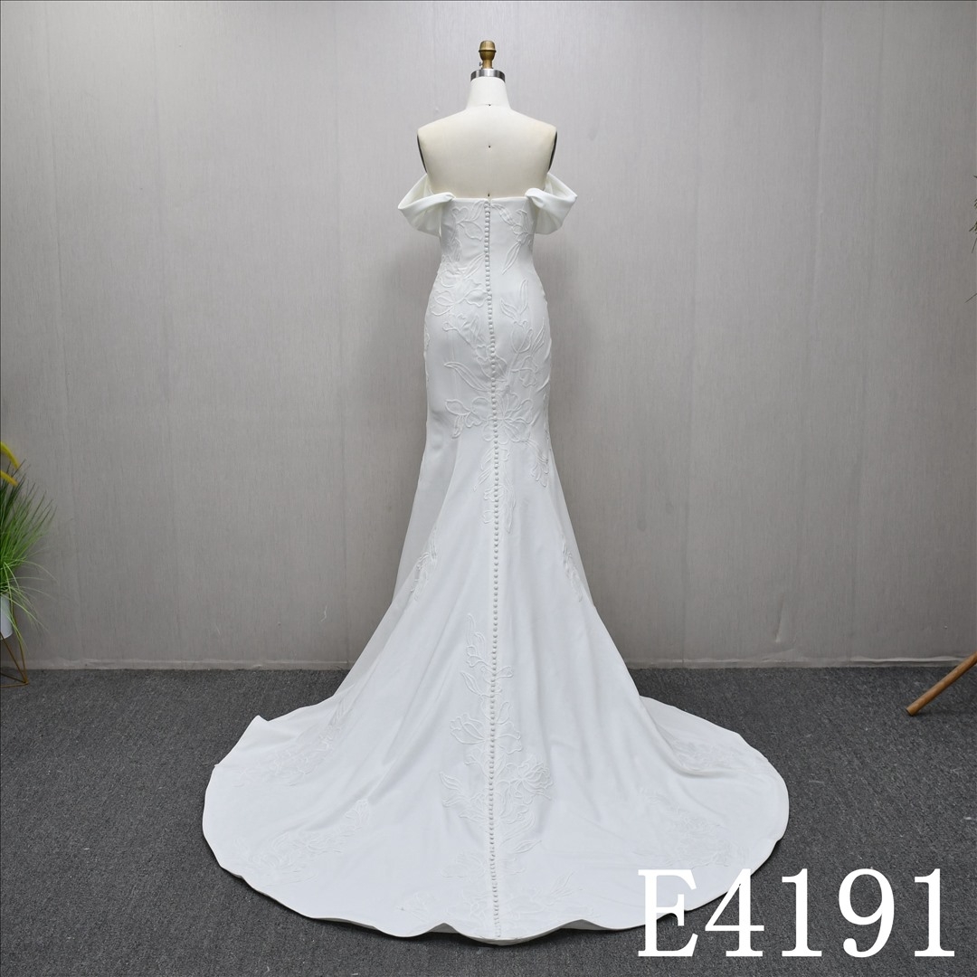 This new Straight neckline Mermaid lace with detachable A-line skirt and detachable top