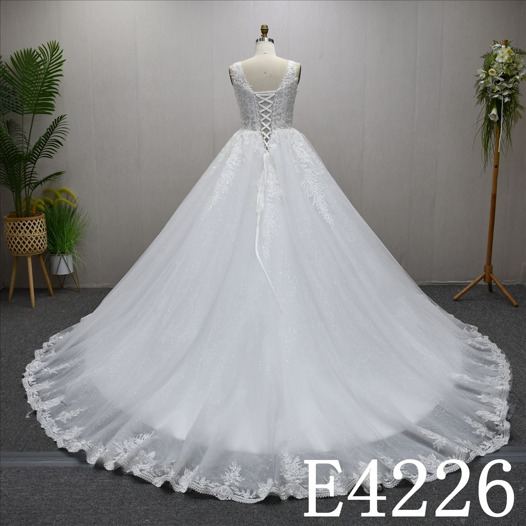 Best-selling A-line dress, simple design, Straps, with lace-up back wedding dress.