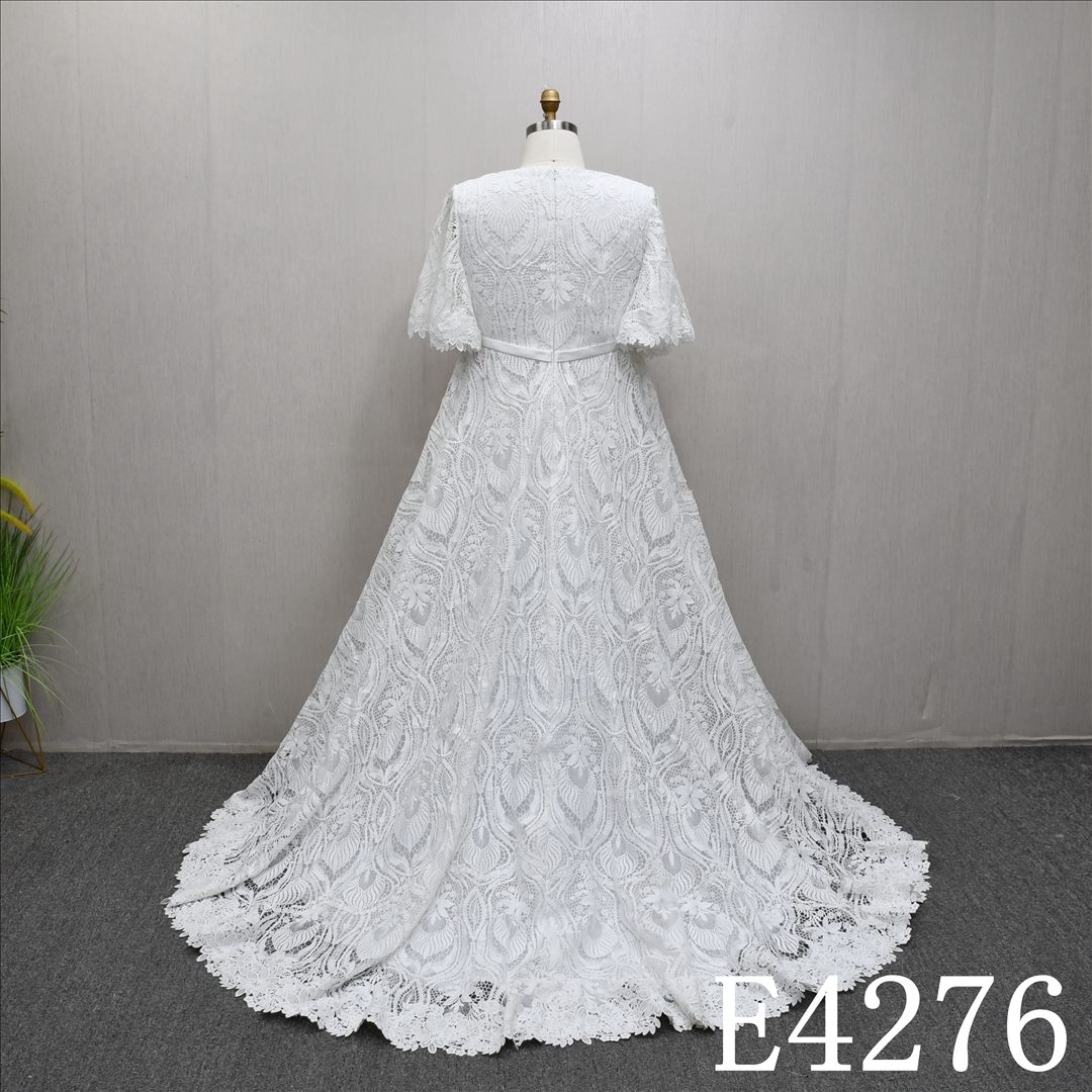 Hot-selling A-line dress Lace design Sweep train Short sleeves wedding dress